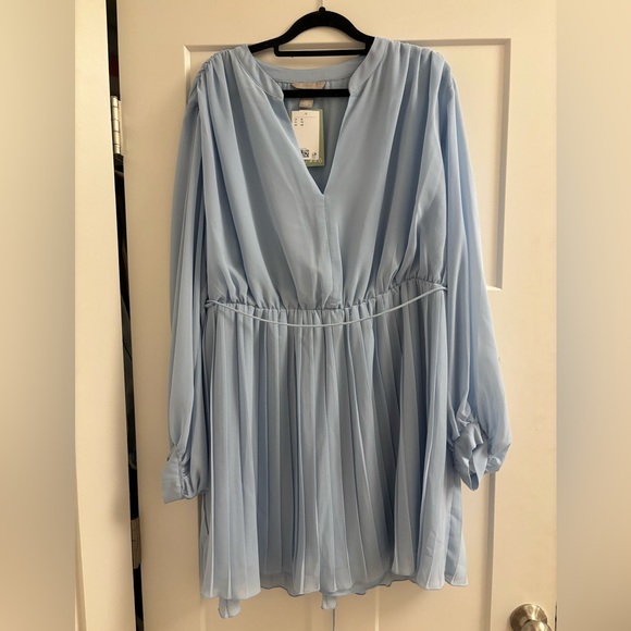 H&M Pleated Dress - Picture 6 of 7